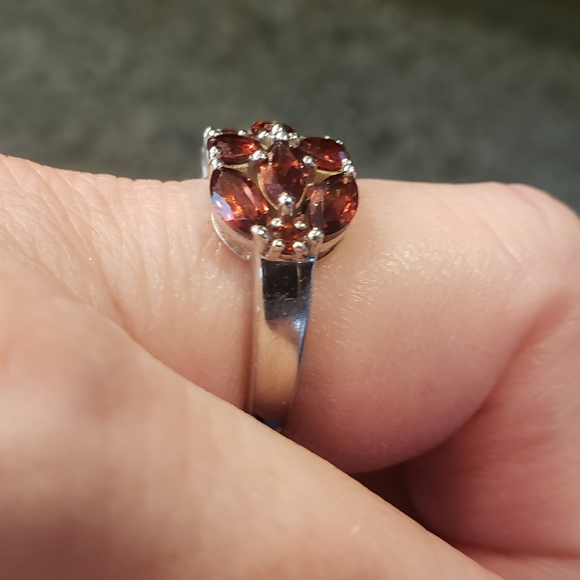 Vermelho Garnet Cluster Ring - Picture 4 of 9